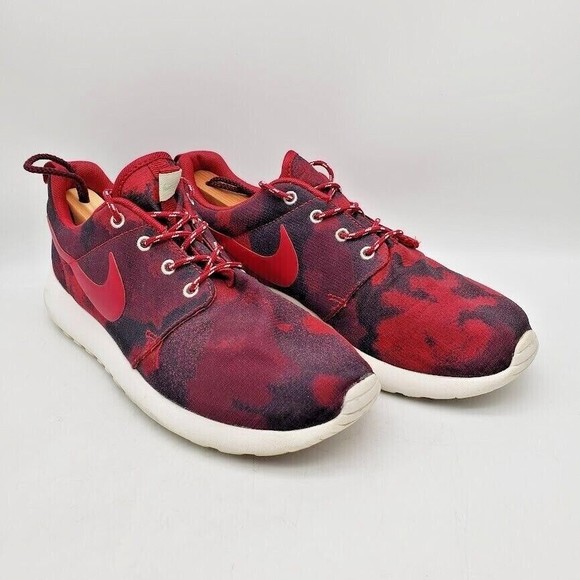 NIKE Roshe Run Camo Sneakers in Red Black (Women's Size 8) 599432-600 - Picture 3 of 7